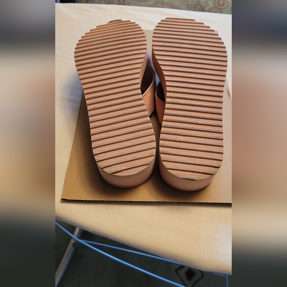 Flip flops - Picture 3 of 3